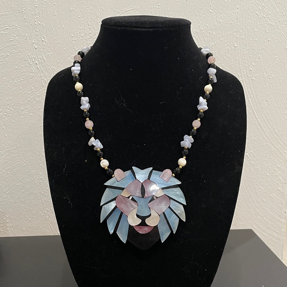 Lee Sands Lion Head Mother Of Pearl Shell Beaded Necklace Rose quartz blue pink